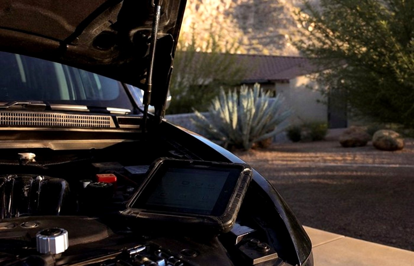 Huntington Beach mobile mechanic on a driveway service call